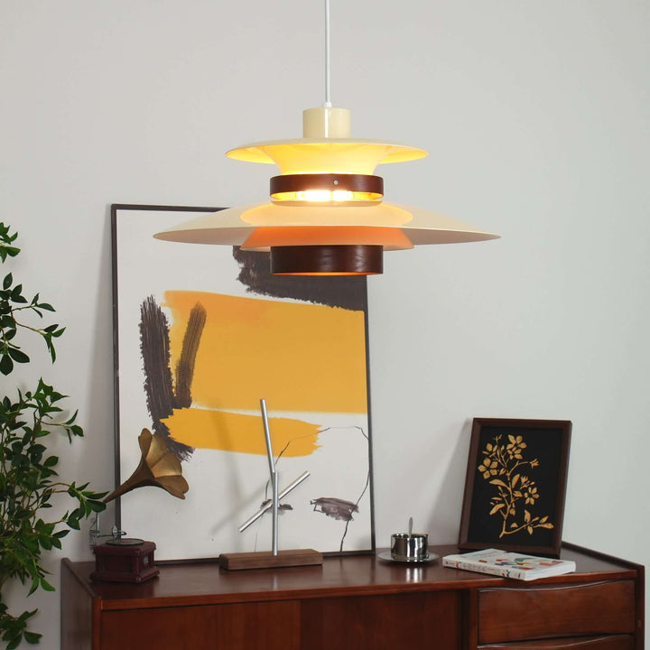 Moderne Metall-Pendelleuchte