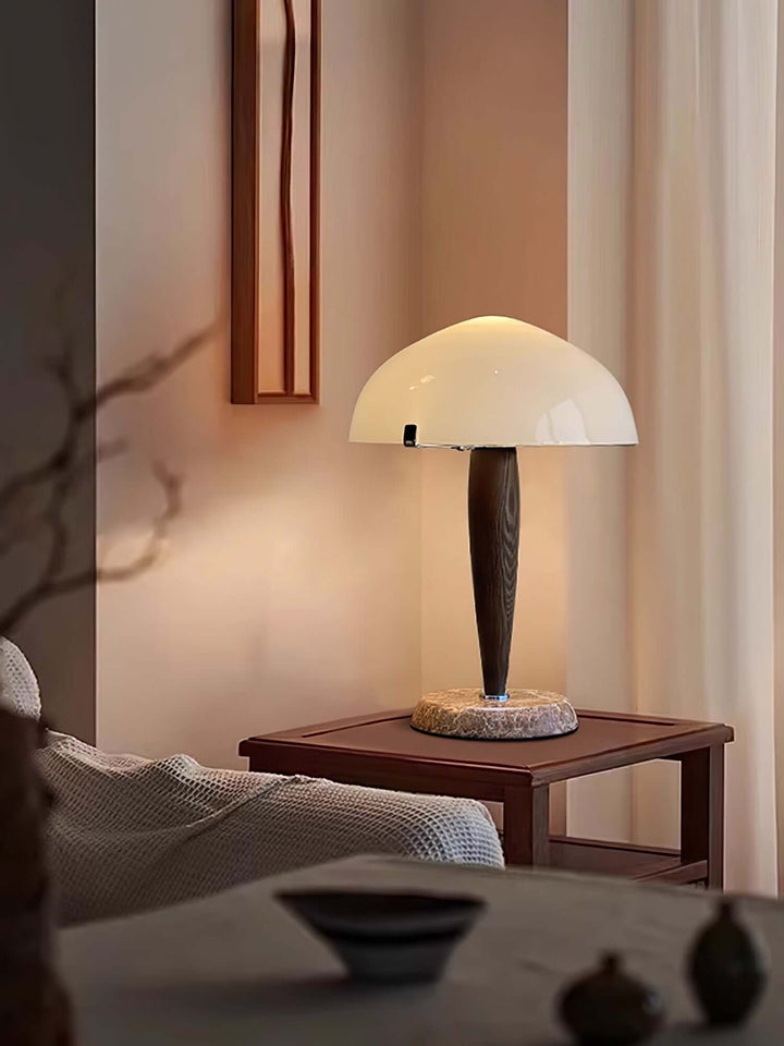 Lampe de table design avec base en noyer