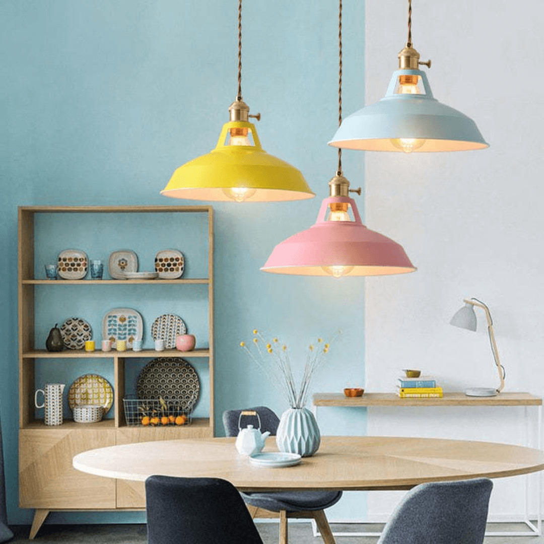 Lampe suspendue LED colorée au design moderne en métal