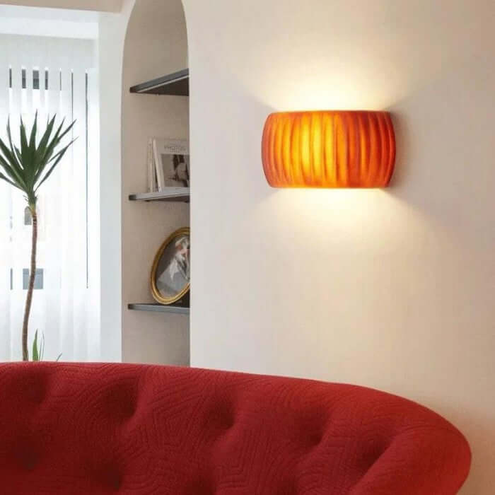 Gerippte Harz Wandleuchte Art Deco Stil