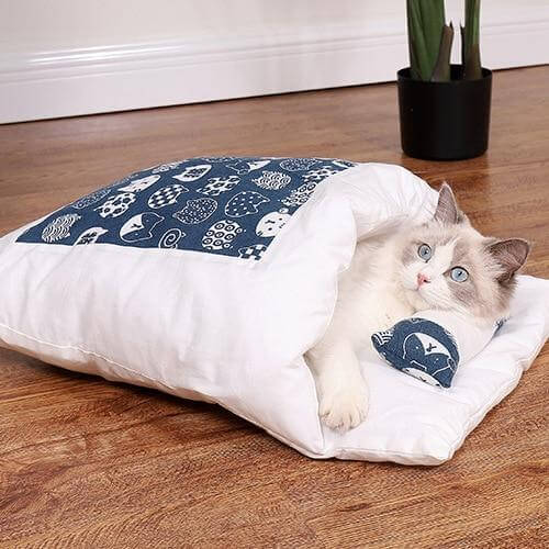 Sac de couchage pour chat en peluche pour des nuits douillettes