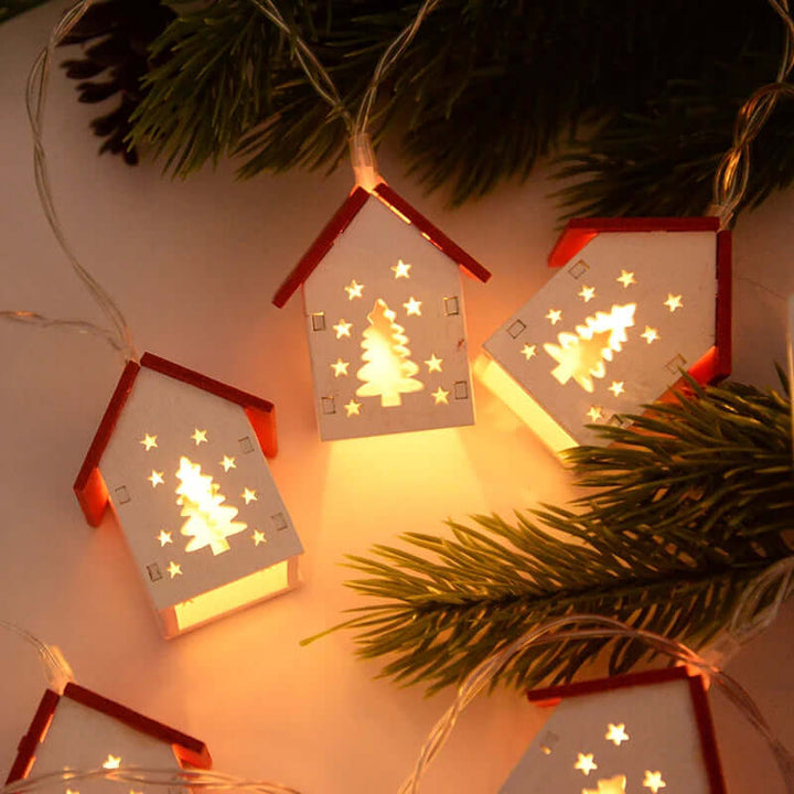 Hängende Holz-Weihnachtshäuser mit LED