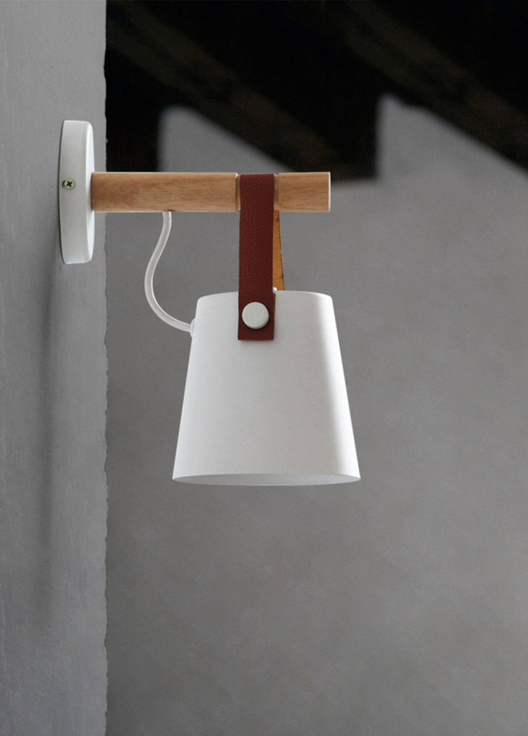 Konische Holz-Wandleuchte