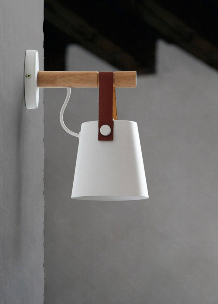 Konische Holz-Wandleuchte