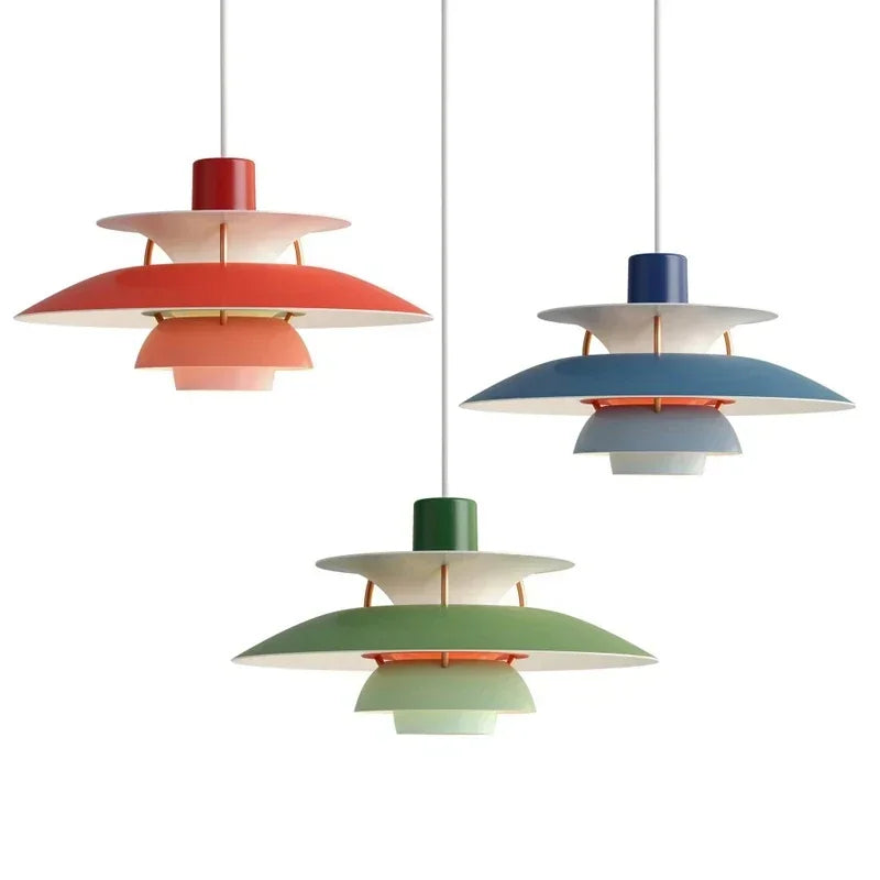 "AeroLux runde Deckenlampe, modernes Design, LED dimmbar, in Blau, inspiriert von futuristischer Eleganz."
