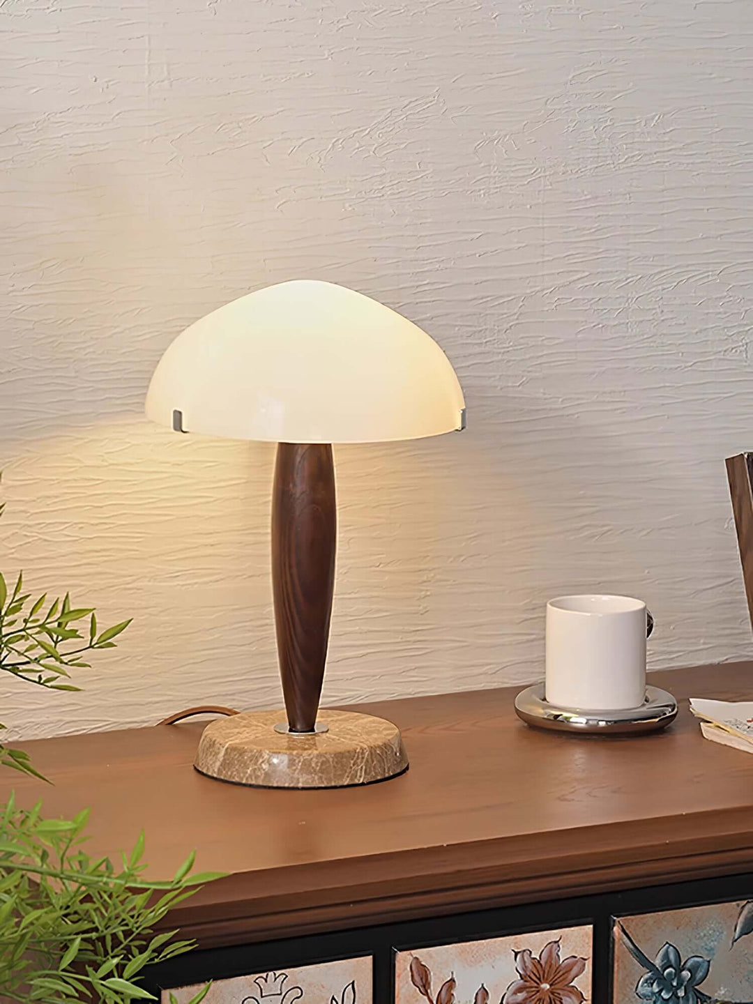 Lampe de table design avec base en noyer