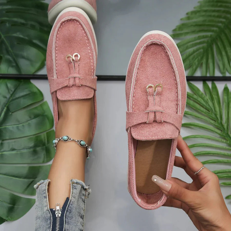 Alt: Elegante Damen Halbschuhe, flach und in vielseitigen Farben, ideal für Alltag und Wanderungen, rutschfeste Sohle.