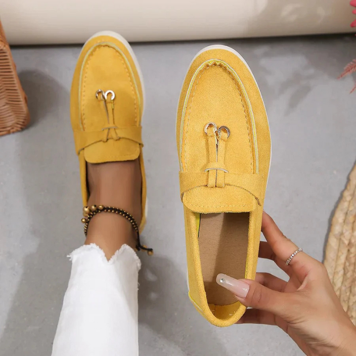 Alt: Elegante Damen Halbschuhe, flach und in vielseitigen Farben, ideal für Alltag und Wanderungen, rutschfeste Sohle.