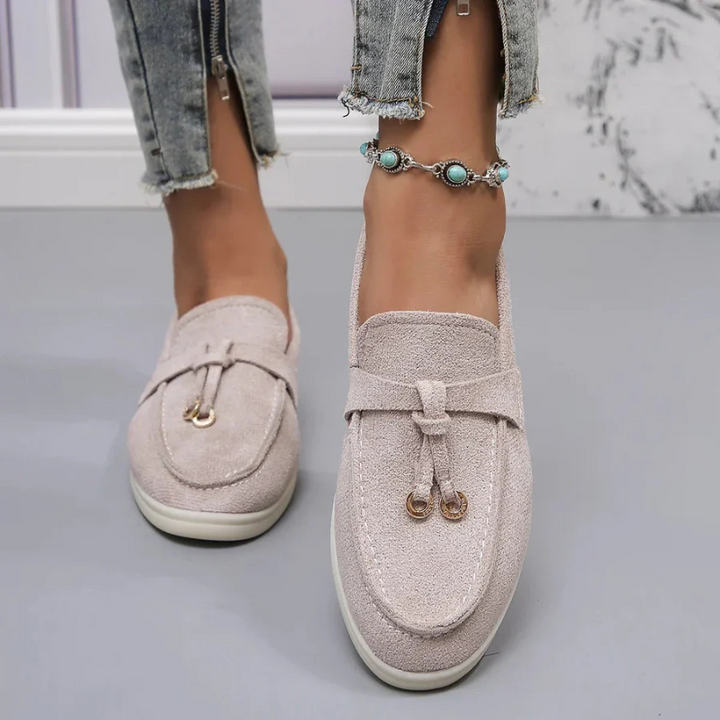 Alt: Elegante Damen Halbschuhe, flach und in vielseitigen Farben, ideal für Alltag und Wanderungen, rutschfeste Sohle.