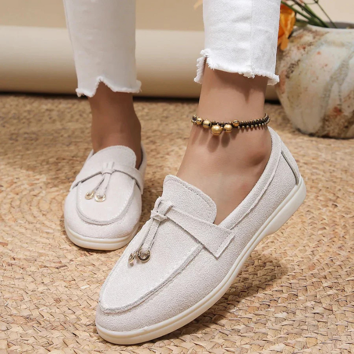 Alt: Elegante Damen Halbschuhe, flach und in vielseitigen Farben, ideal für Alltag und Wanderungen, rutschfeste Sohle.