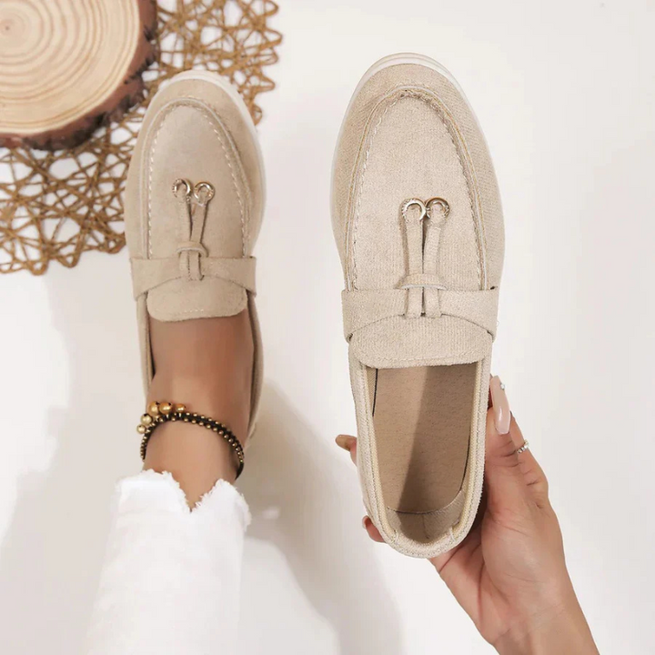 Alt: Elegante Damen Halbschuhe, flach und in vielseitigen Farben, ideal für Alltag und Wanderungen, rutschfeste Sohle.
