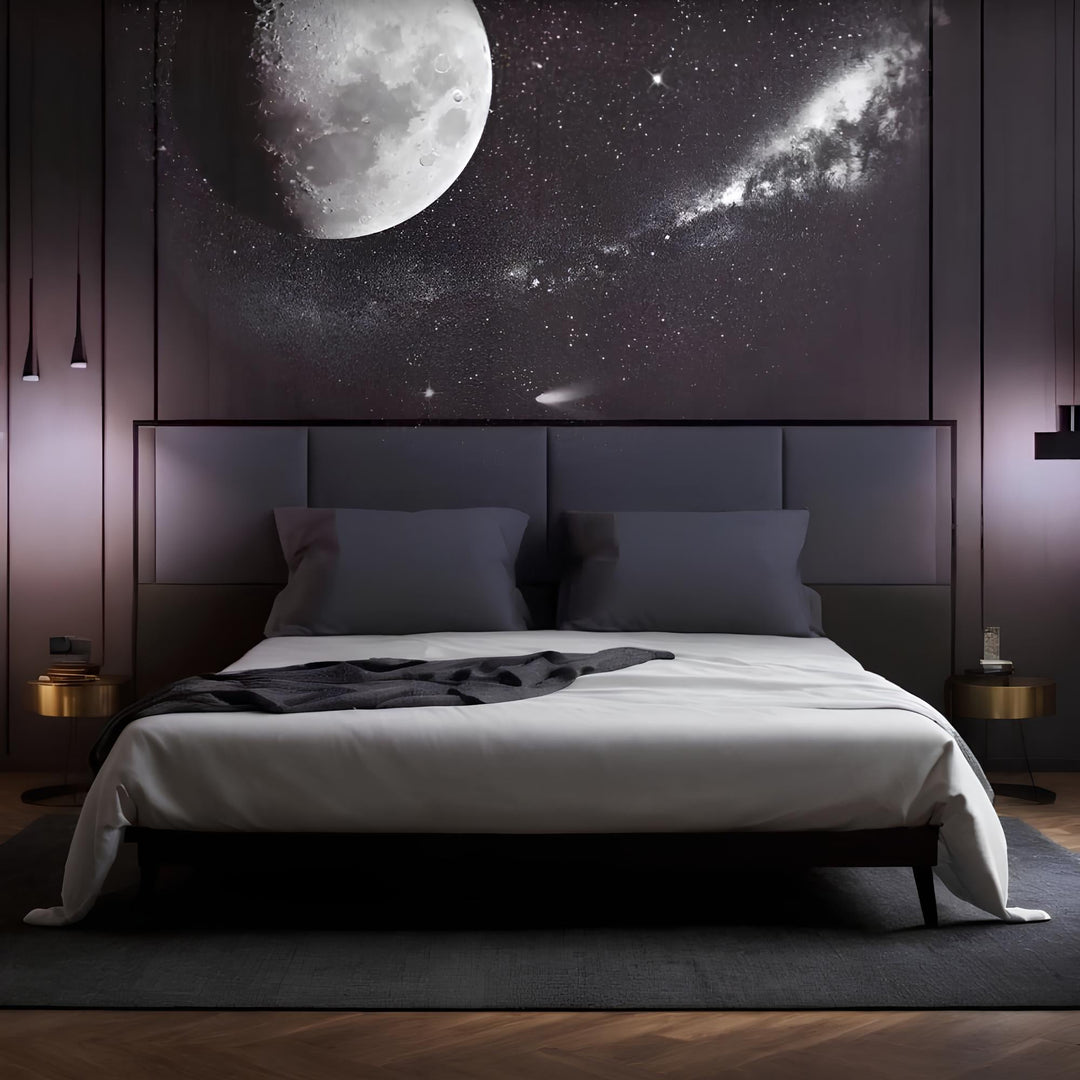"AstroGlow Projektorlampe projiziert faszinierenden Sternenhimmel, kompakt und USB-betrieben; ideal für beruhigende Abende."