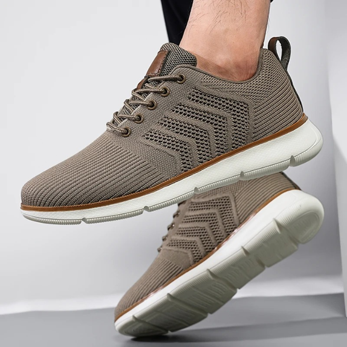 "Atmungsaktive Herren Sneaker, leicht, Mesh-Einsätze, ideal für Sport und Alltag, bietet Komfort und Stil in Schwarz."