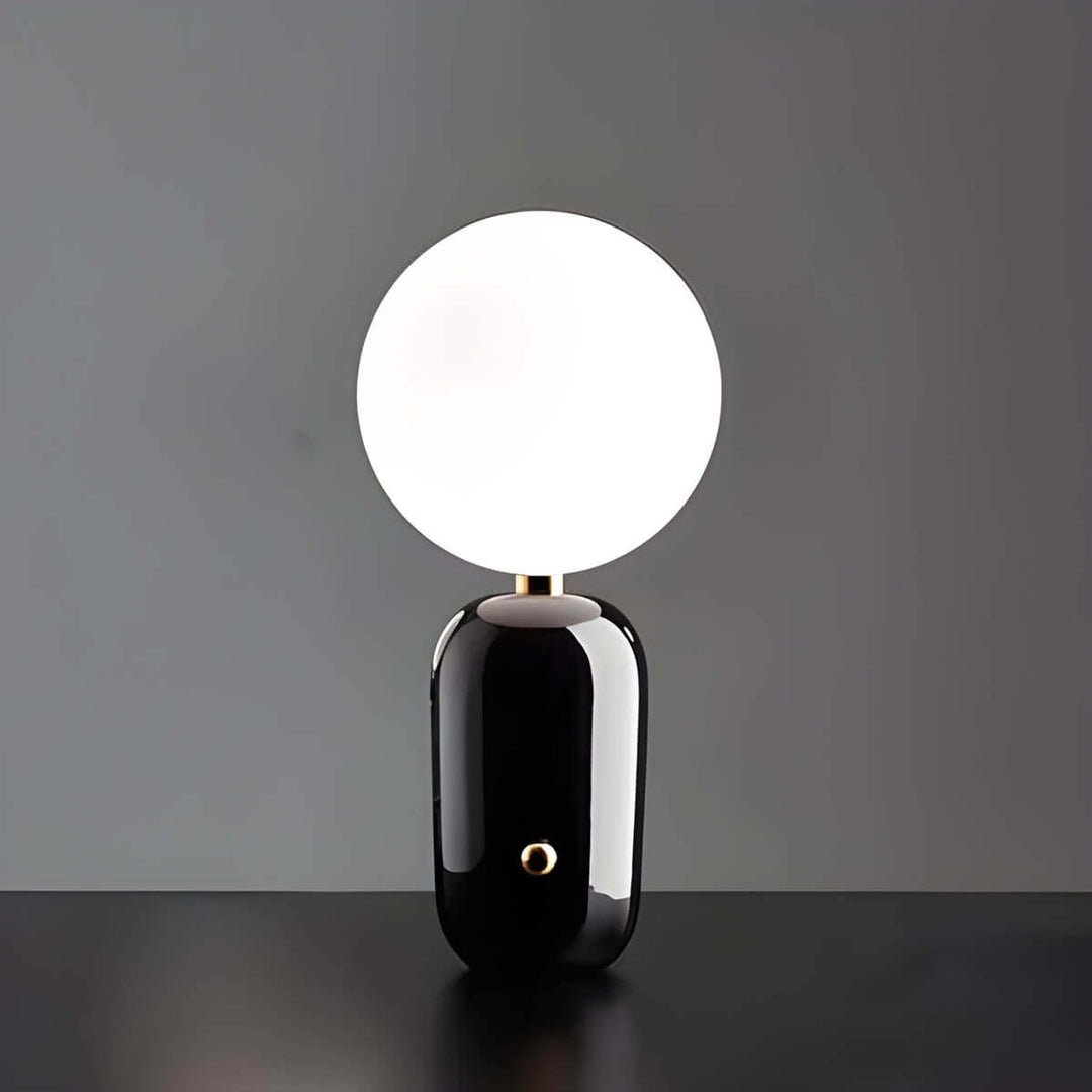 Elegante Tischleuchte mit Glasfuß