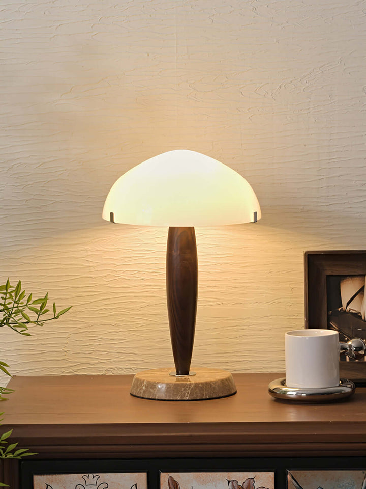 Lampe de table design avec base en noyer