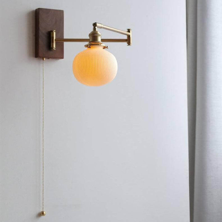 Keramik Wandleuchte mit Holzplatte