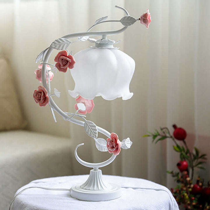 Rosen-Tischleuchte mit Glasglocke