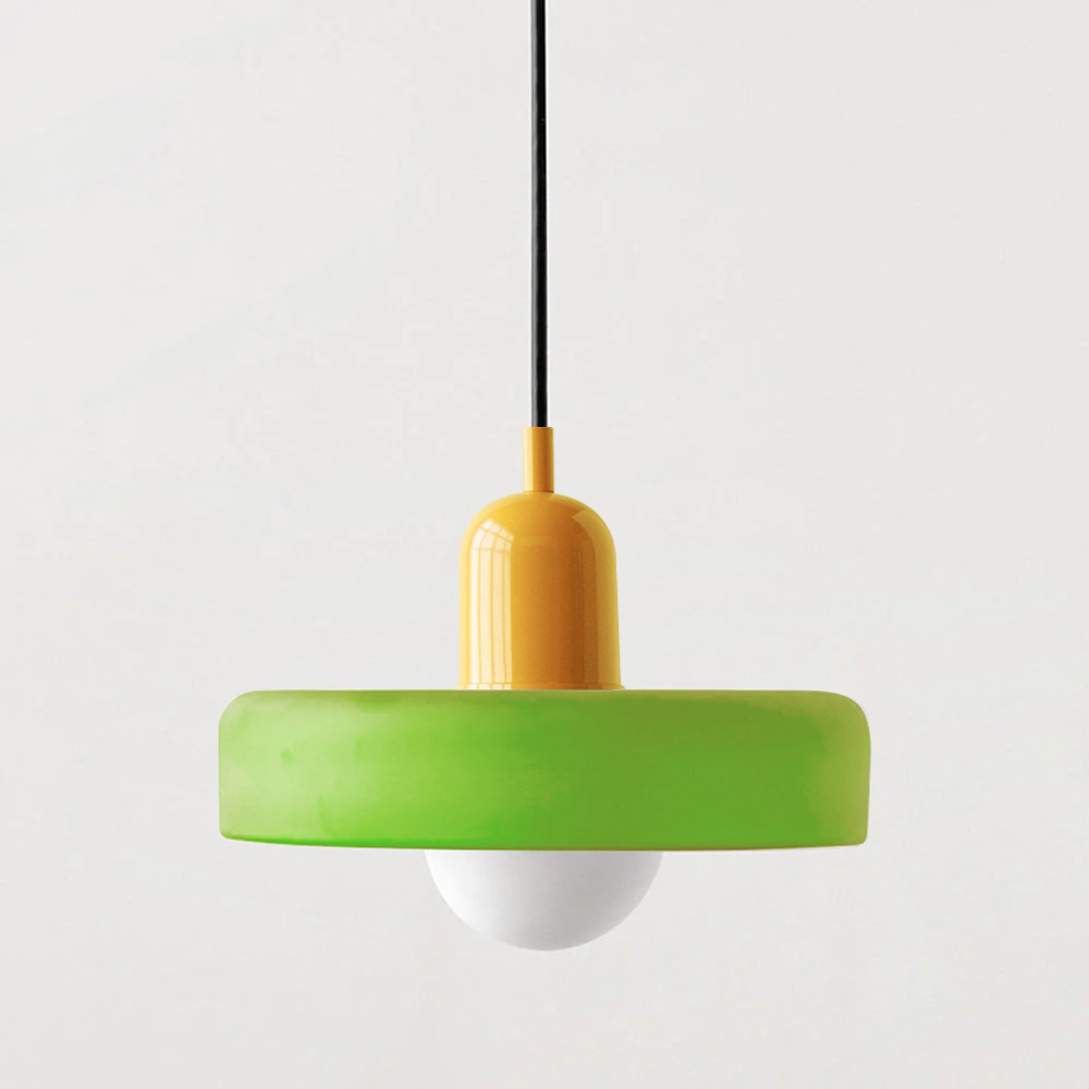 "Bauhaus-Stil Pendelleuchte aus Buntglas, LED-kompatibel, elegante Farben, moderne Deckenleuchte, warmes Lichtambiente."