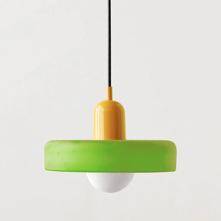 "Bauhaus-Stil Pendelleuchte aus Buntglas, LED-kompatibel, elegante Farben, moderne Deckenleuchte, warmes Lichtambiente."