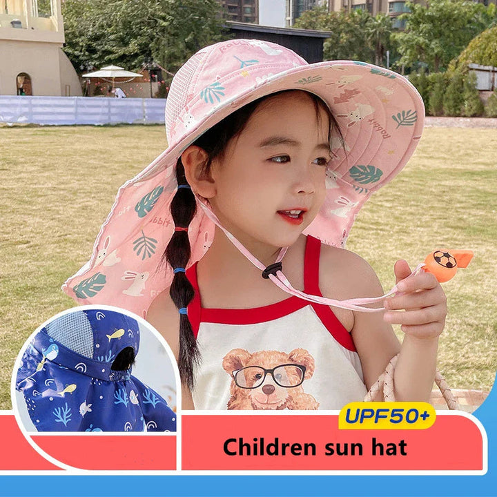 Beiger Kinder Sonnenhut mit UPF 50+, breiter Krempe und verstellbarem Kinnband für optimalen Sonnenschutz und Komfort.