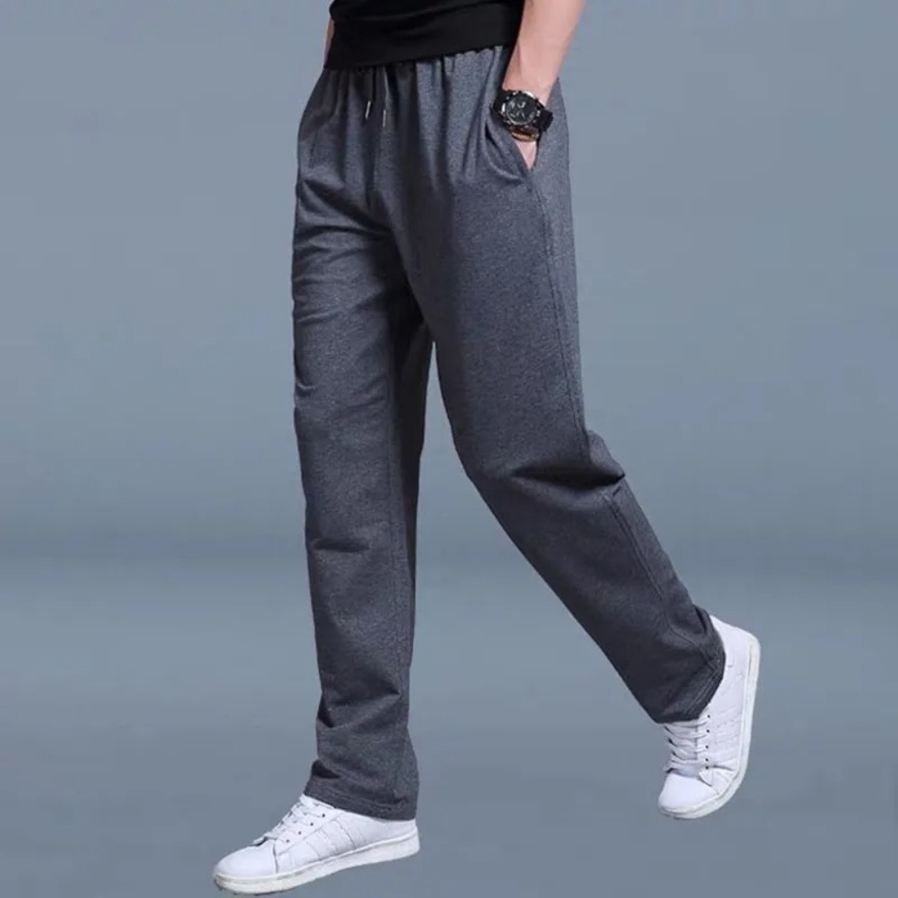 "Bequeme Herren Jogginghose: Sportlicher Schnitt, weicher Stoff, elastischer Bund, ideal für Sport und Freizeit."