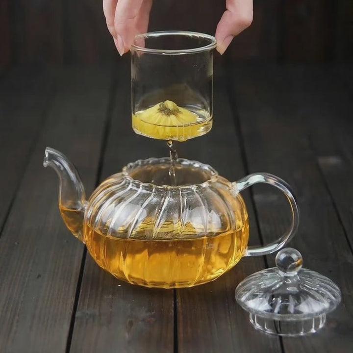 Borosilikatglas Teekanne 800ml mit streifigem Design und Edelstahl-Infusor für Tee- und Kaffeeliebhaber. Ideal für Küche.