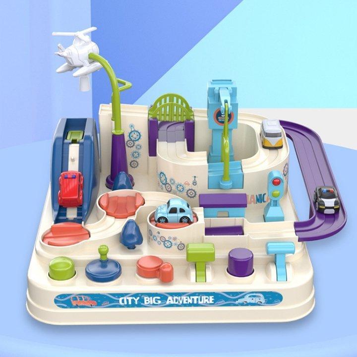 Bunte, interaktive Spielzeug-Autorennstrecke für Kinder mit Hebeln und Hindernissen für kreativen und spannenden Spielspaß.