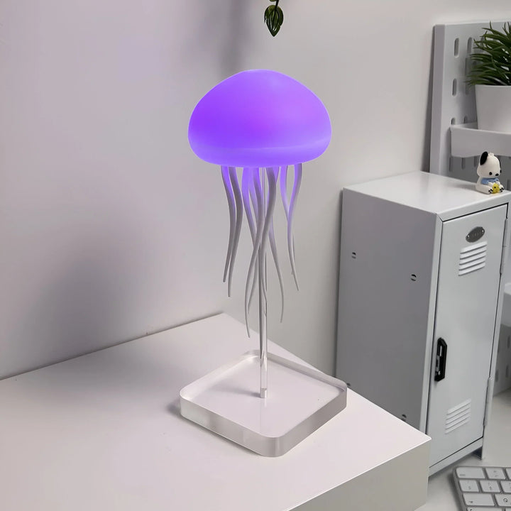 "Bunte LED Quallenlampe mit lebensechten Bewegungen, vielseitigen Farben, ideal zur Deko und Stressabbau im Wohnzimmer."