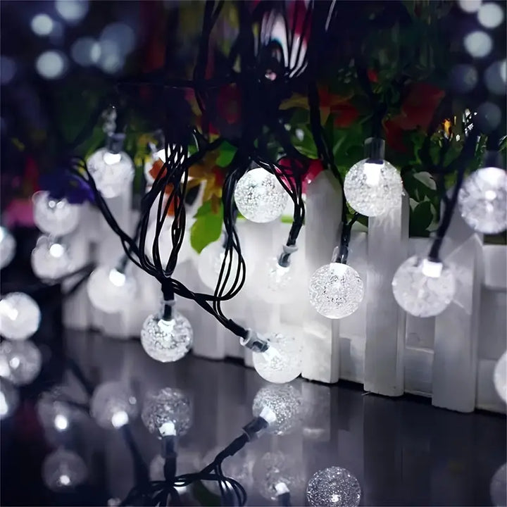 "Bunte Solar Blumenlichterkette im Garten bei Nacht, wetterfest, umweltfreundlich, Blumenform, stimmungsvolle Beleuchtung"
