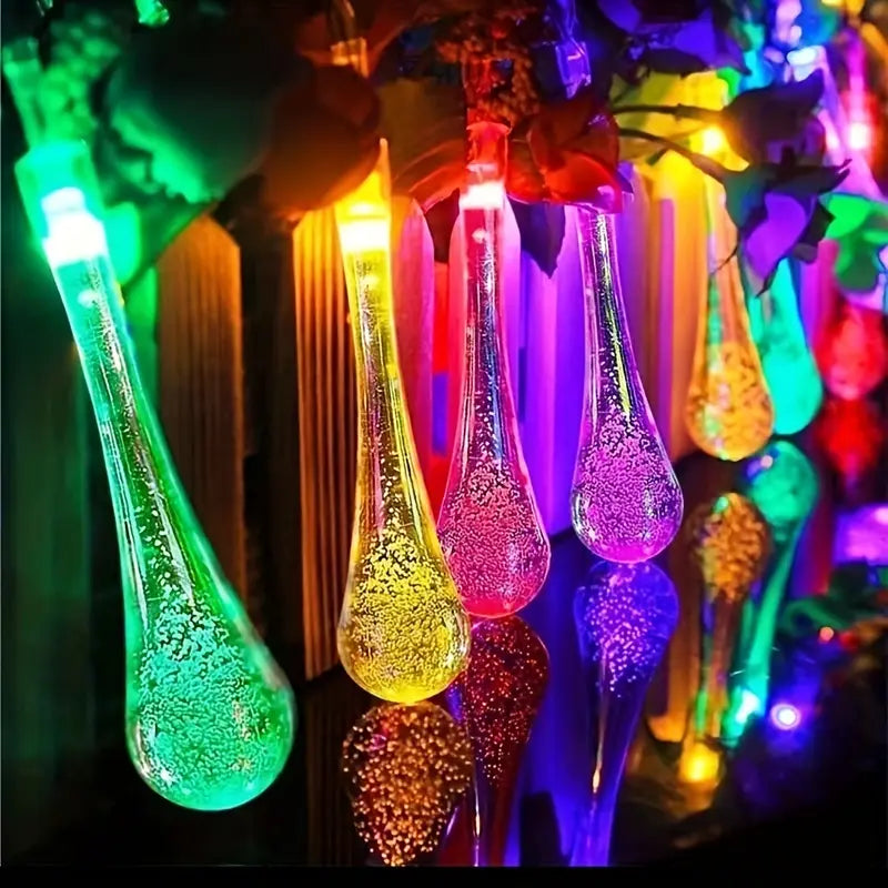 "Bunte Solar Blumenlichterkette im Garten bei Nacht, wetterfest, umweltfreundlich, Blumenform, stimmungsvolle Beleuchtung"