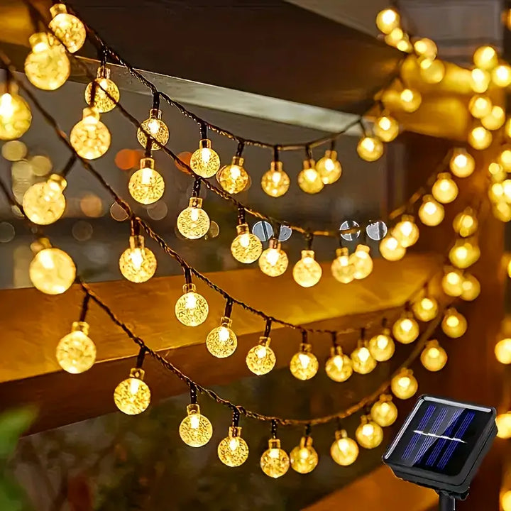 "Bunte Solar Blumenlichterkette im Garten bei Nacht, wetterfest, umweltfreundlich, Blumenform, stimmungsvolle Beleuchtung"