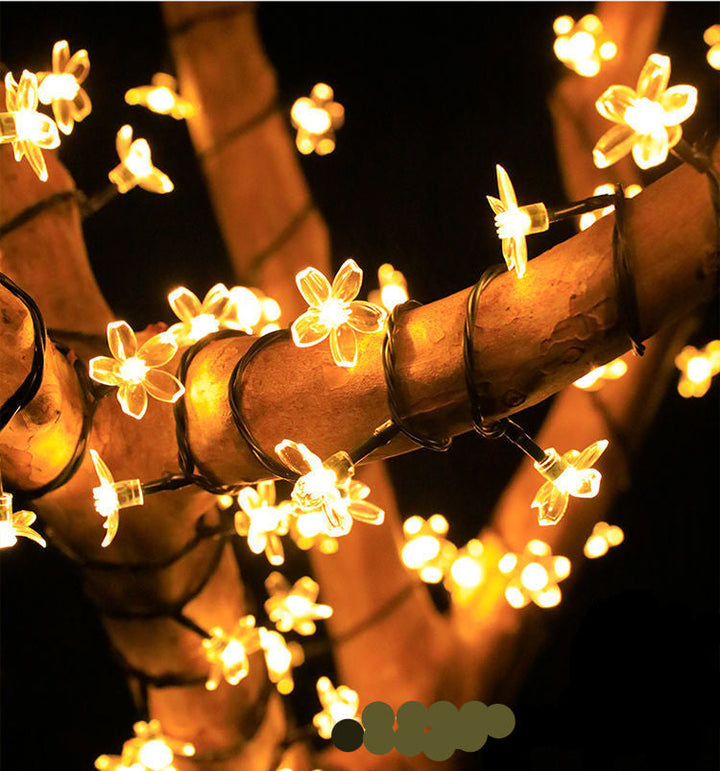 "Bunte Solar Blumenlichterkette im Garten bei Nacht, wetterfest, umweltfreundlich, Blumenform, stimmungsvolle Beleuchtung"