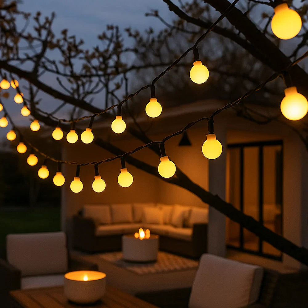 "Bunte solarbetriebene Lichterkette für draußen, LED, wetterfest, verleiht stimmungsvolle Beleuchtung bei Nacht."