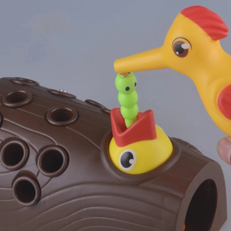 "Buntes magnetisches Specht-Spielzeug, fördert Feinmotorik, Montessori-Design, Würmerspiel für Kinder, fröhliche Farben."