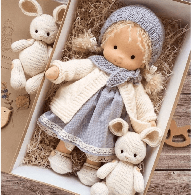 Handgefertigte Waldorf-Kuschelpuppe - Kuschelfreund für Kinder
