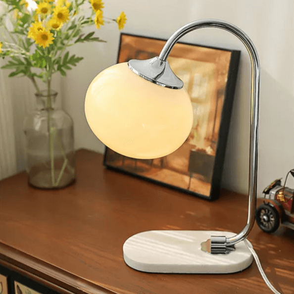 Lampe de table moderne en métal et verre