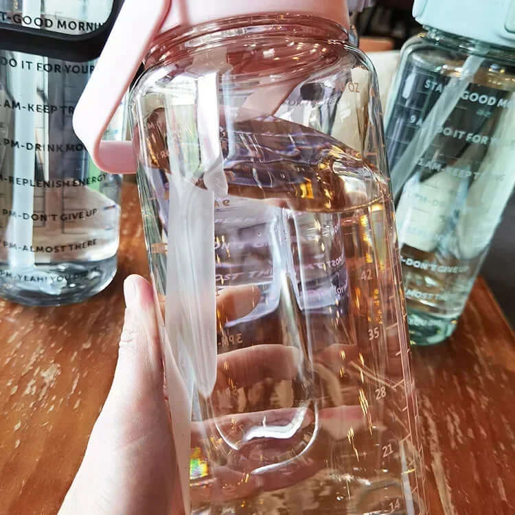 2L Trinkflasche mit Strohhalm & Zeitmarkierung