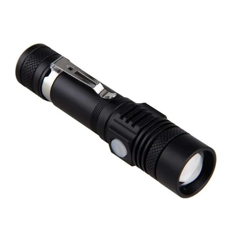 Lampe torche tactique LED 90 000 lm avec zoom 