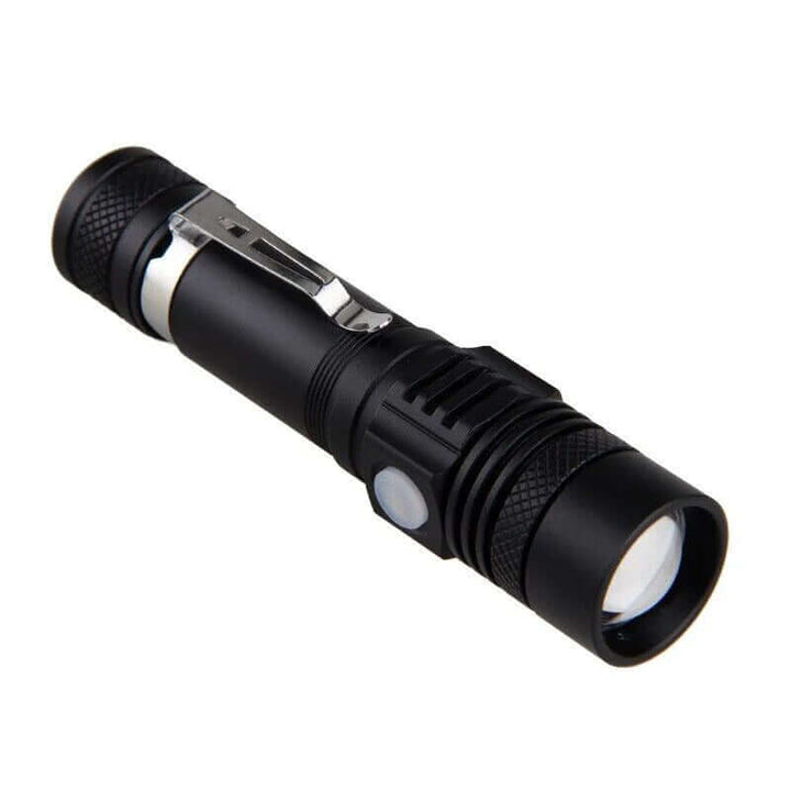 Lampe torche tactique LED 90 000 lm avec zoom 