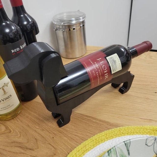 "Dackel Weinflaschenhalter: Stilvoller Dackelstil in verschiedenen Farben, elegant für Ihre Weinpräsentation"