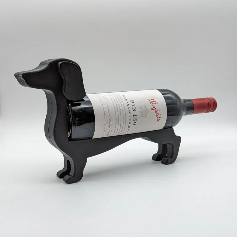 "Dackel Weinflaschenhalter: Stilvoller Dackelstil in verschiedenen Farben, elegant für Ihre Weinpräsentation"