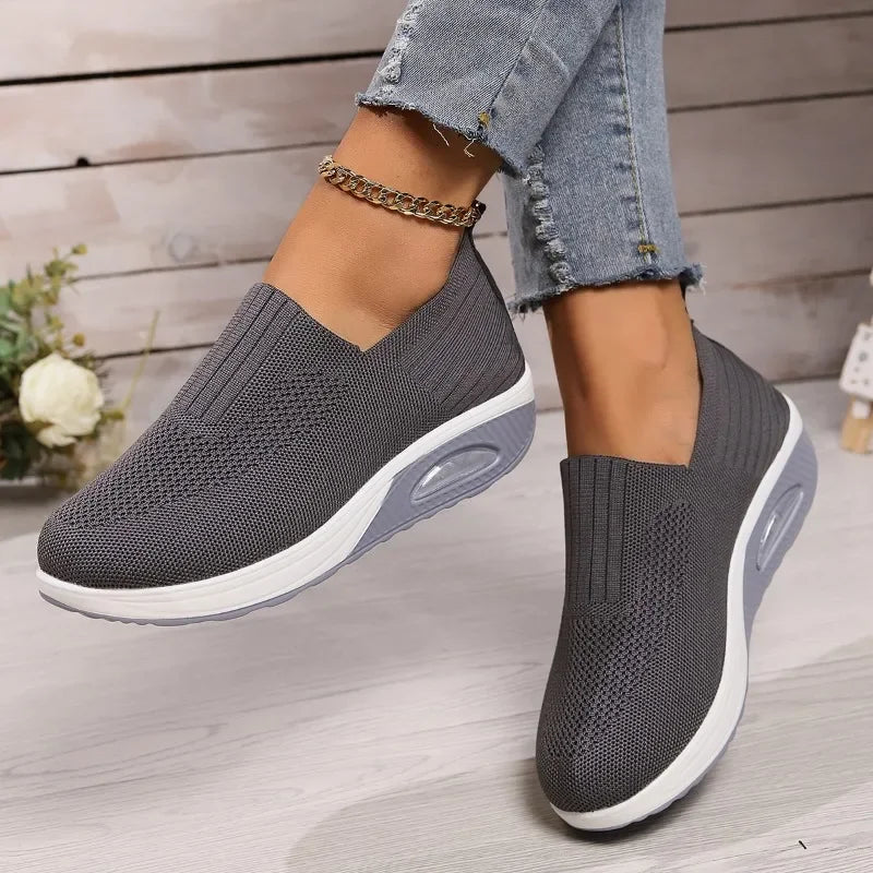 "Damen orthopädische Sneaker, atmungsaktiv, rutschfest, graue Keilschuhe mit Luftpolster für Komfort und Stil."