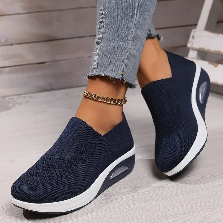 "Damen orthopädische Sneaker, atmungsaktiv, rutschfest, graue Keilschuhe mit Luftpolster für Komfort und Stil."