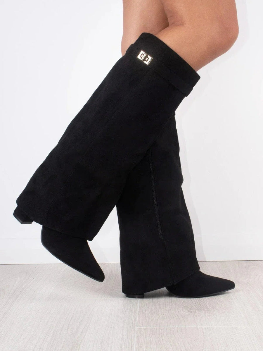 "Damenstiefel aus Suede mit goldenen Akzenten, luxuriös und bequem, ideal für Alltag und besondere Anlässe."