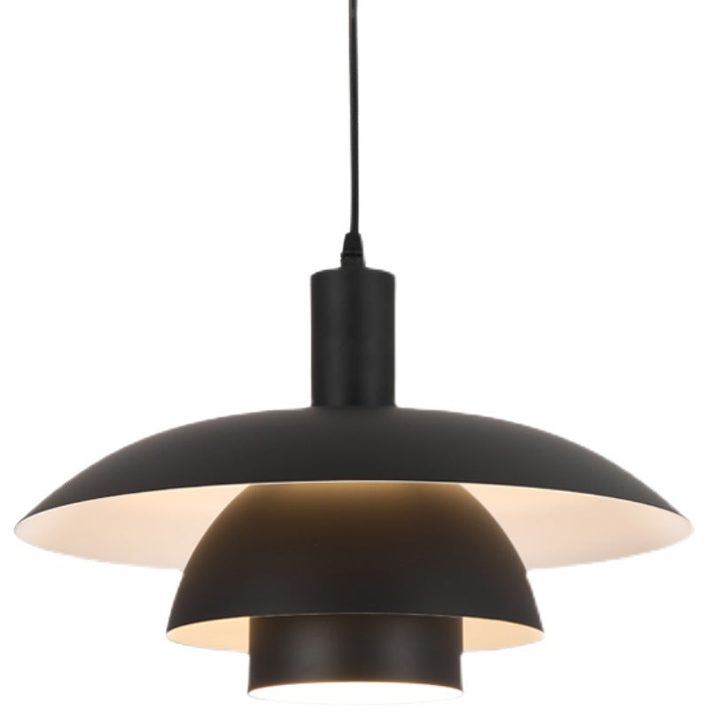 "Dänische Design-Hängeleuchte aus Metall und Glas im skandinavischen Stil, elegant und vielseitig für modernes Ambiente."