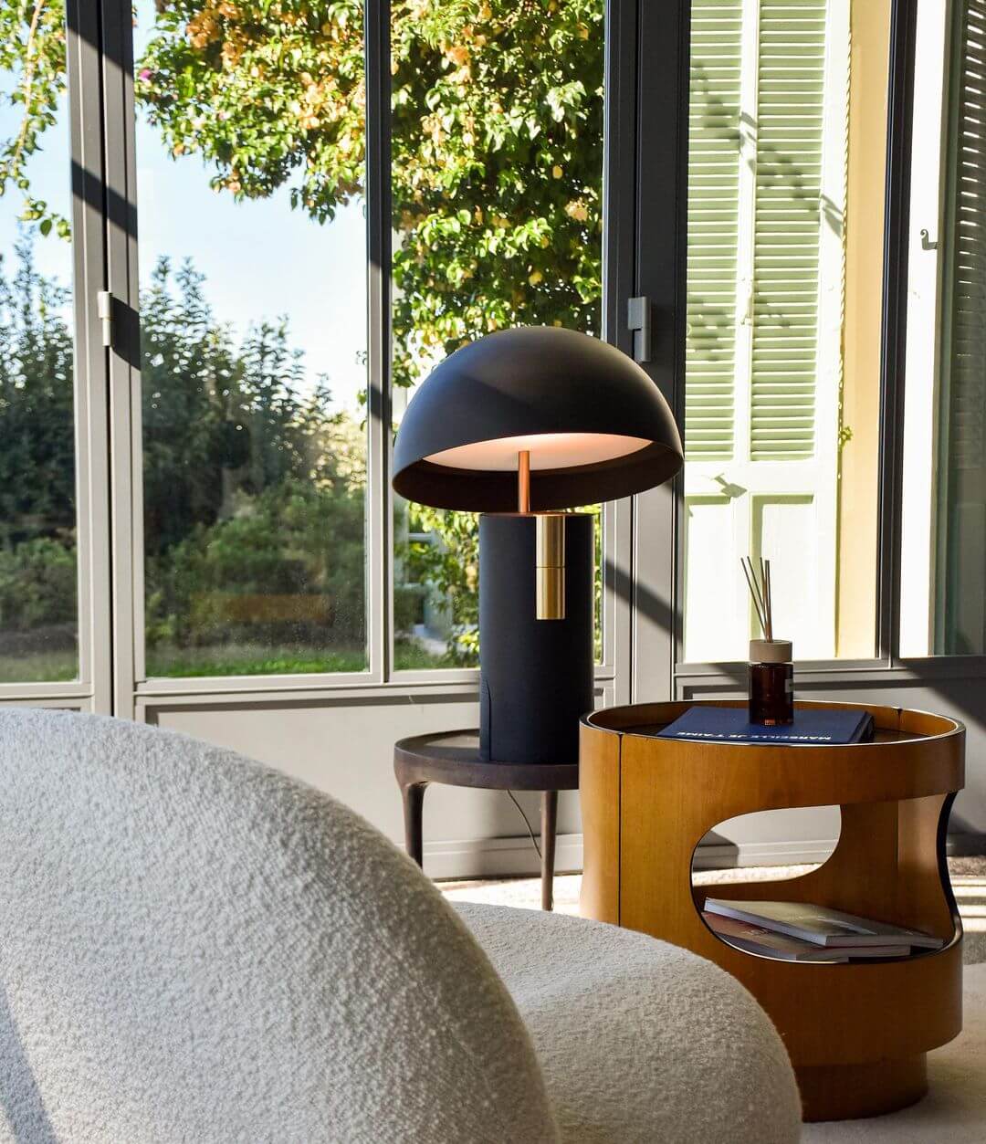 Lampe de table au design moderne avec cylindres rotatifs