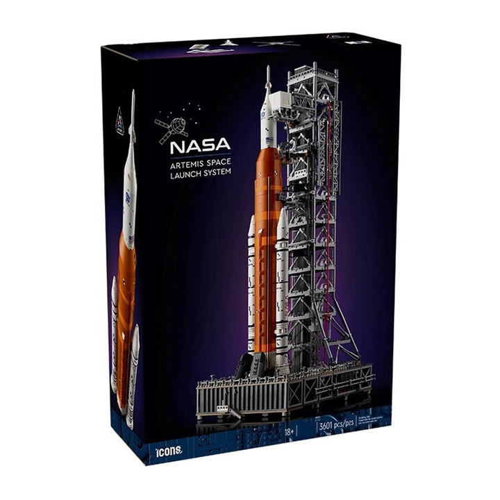 "Detailreiches Modell des NASA Artemis Space Launch Systems mit mehrstufiger Rakete und Orion-Kapsel, 70 cm hoch."