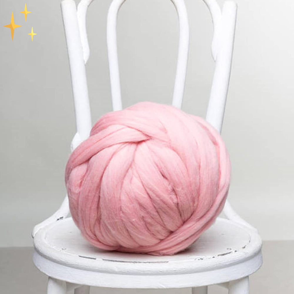 "DIY Chunky XL Wollgarn, flauschiges Textil, ideal für Strick-Projekte, in stilvollem Blau, perfekt für Decken und Kissen."