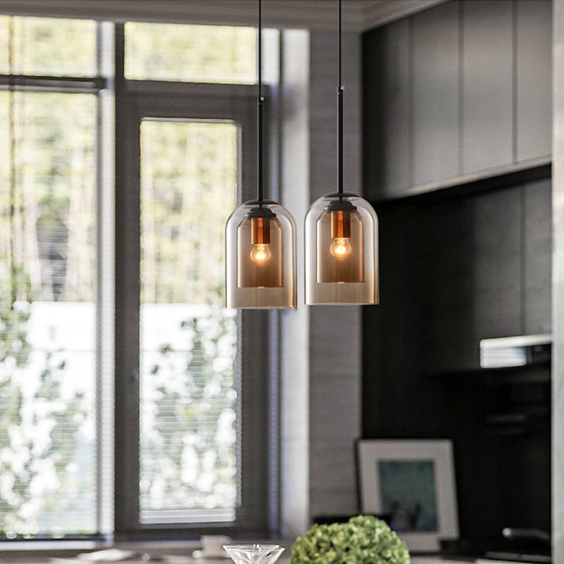 "Doppelglas-Pendelleuchte aus Rauchglas mit rostigem Finish, elegantes Design für moderne Inneneinrichtung."