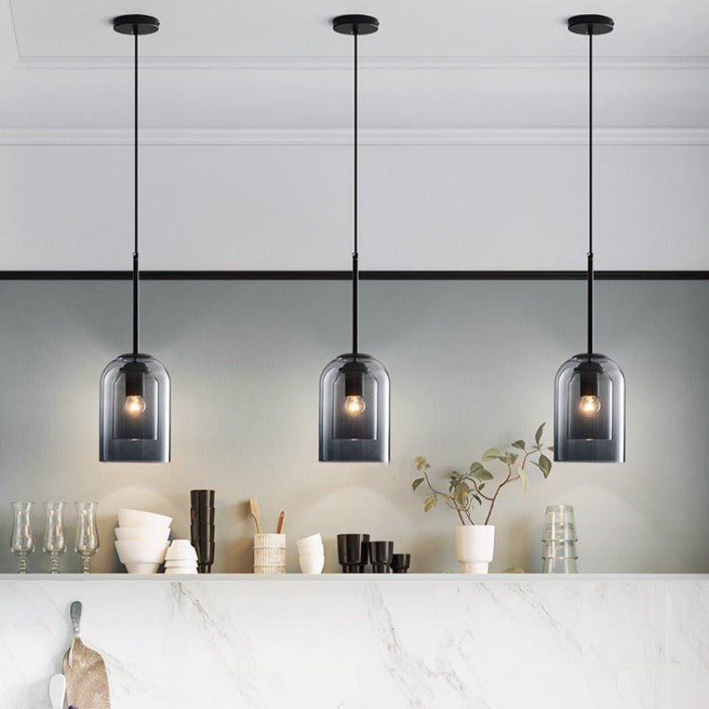 "Doppelglas-Pendelleuchte aus Rauchglas mit rostigem Finish, elegantes Design für moderne Inneneinrichtung."